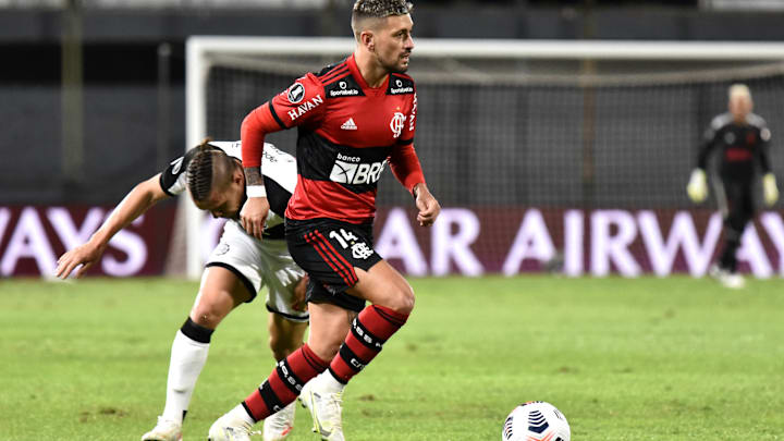 Meia sentiu a coxa em jogo do Uruguai pelas eliminatórias Meia sentiu a coxa em jogo do Uruguai pelas eliminatórias